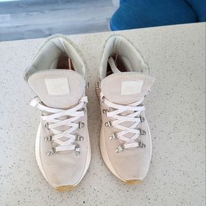 Brand new women's sorel boots. Size 8.5 US